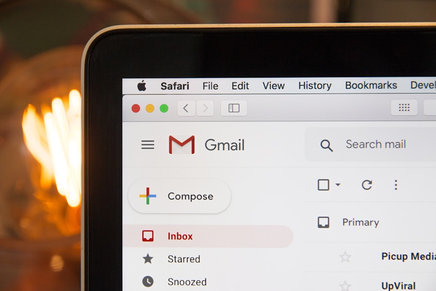 Photo "make an email list in outlook"